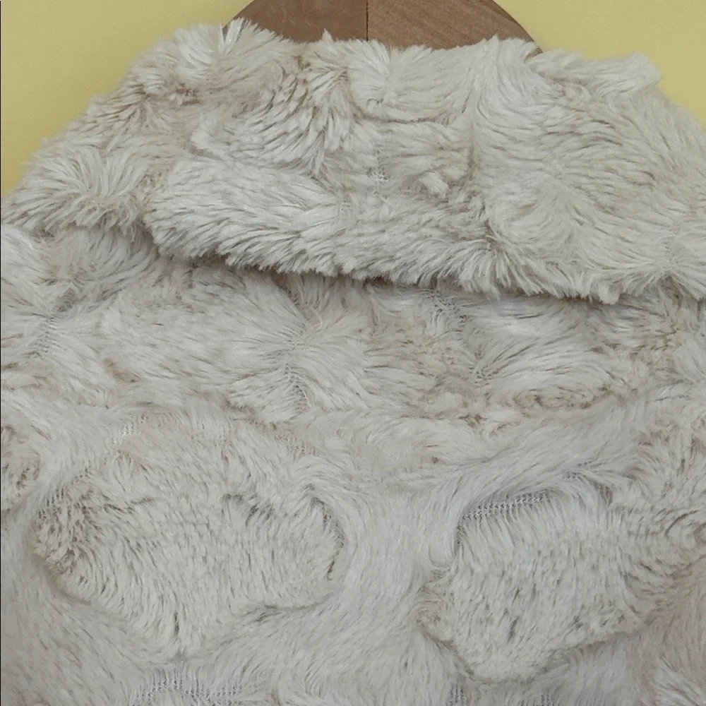 Entro | Cream Faux Teddy Textured Fur Open Front Pocket Rounded Hem Lined Vest M